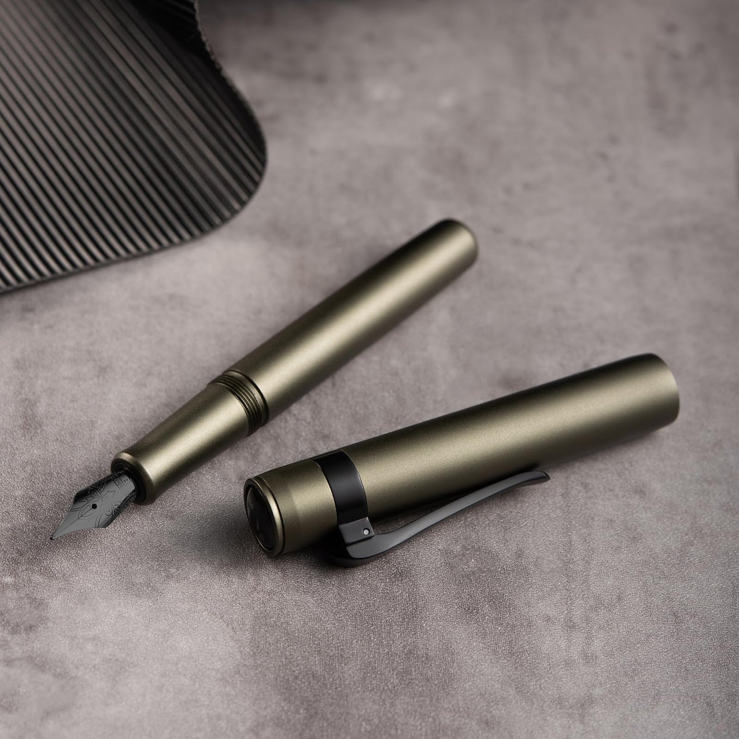 Hongdian M2 Black Forest Mini Fountain Pen, Extra Fine Soft Nib & Sleek Shape Aluminium Short Pocket Travel Pen (Army Green)