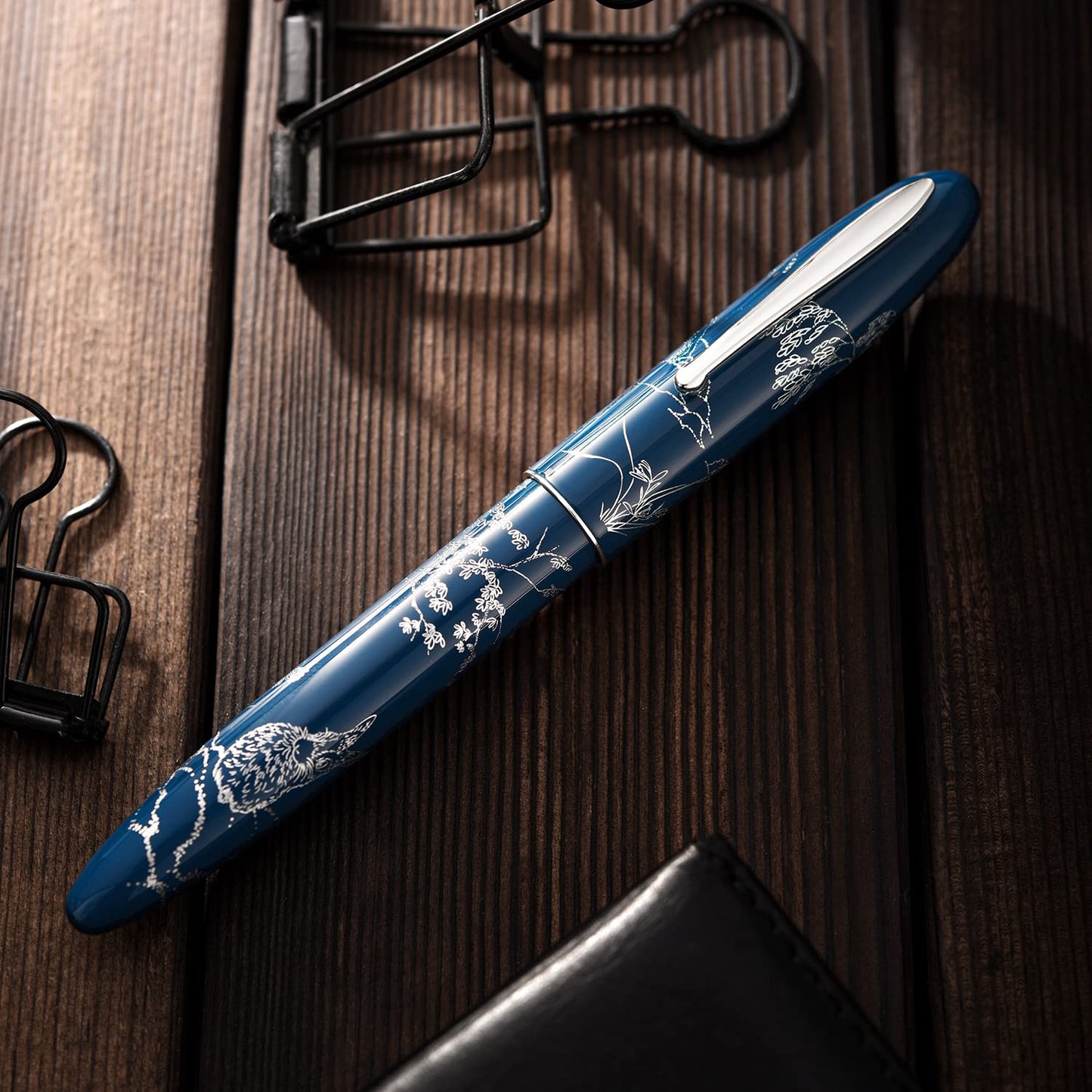 Hongdian N23 Blue Rabbit Fountain Pen, Long Blade Medium Nib Silver Trim, New Year Lucky Rabbit Carving Design, Smooth Writing Pen with Converter and Metal Pen Box Set