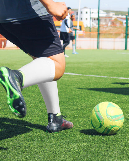 CWVLC Youth Soccer Socks 5 Pairs Boys Girls Football Sport Team Athletic Knee High Long Tube Cotton Compression Socks White Medium (5Y-7Y Youth/6-10 Women)