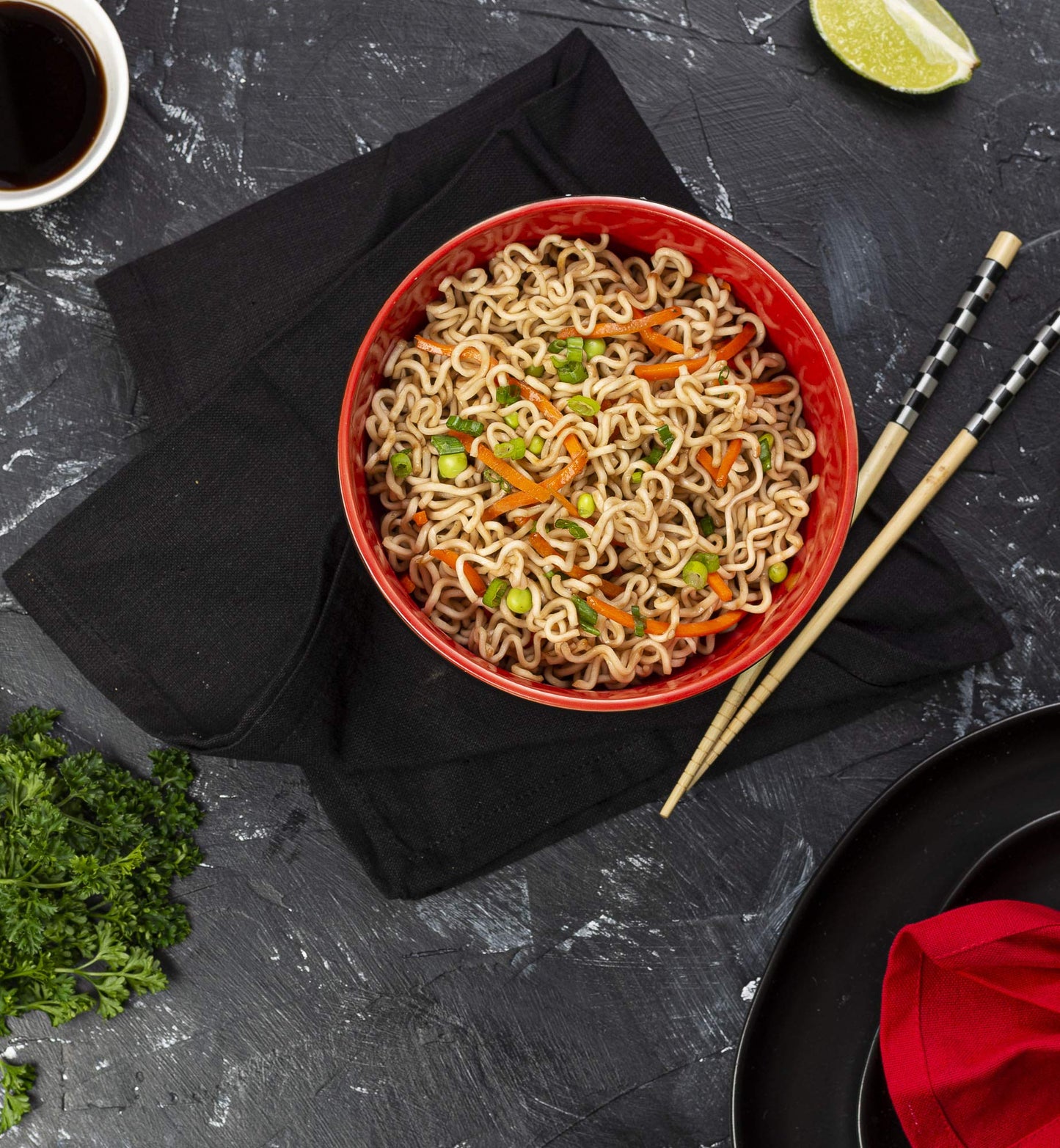 KooK Ramen Bowl, Japanese Bowls, Noodle Bowls, Large Soup Bowl, Ceramic, Large Capacity, For Ramen, Pho, Udon, Soba, Microwave and Dishwasher Safe, 34 oz, Set of 4 (Black/Red)